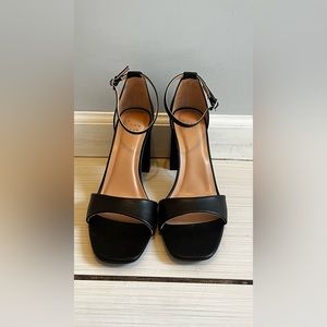 Black platform pumps. 3.75 inch heels in size 8.5. Only worn once! $20